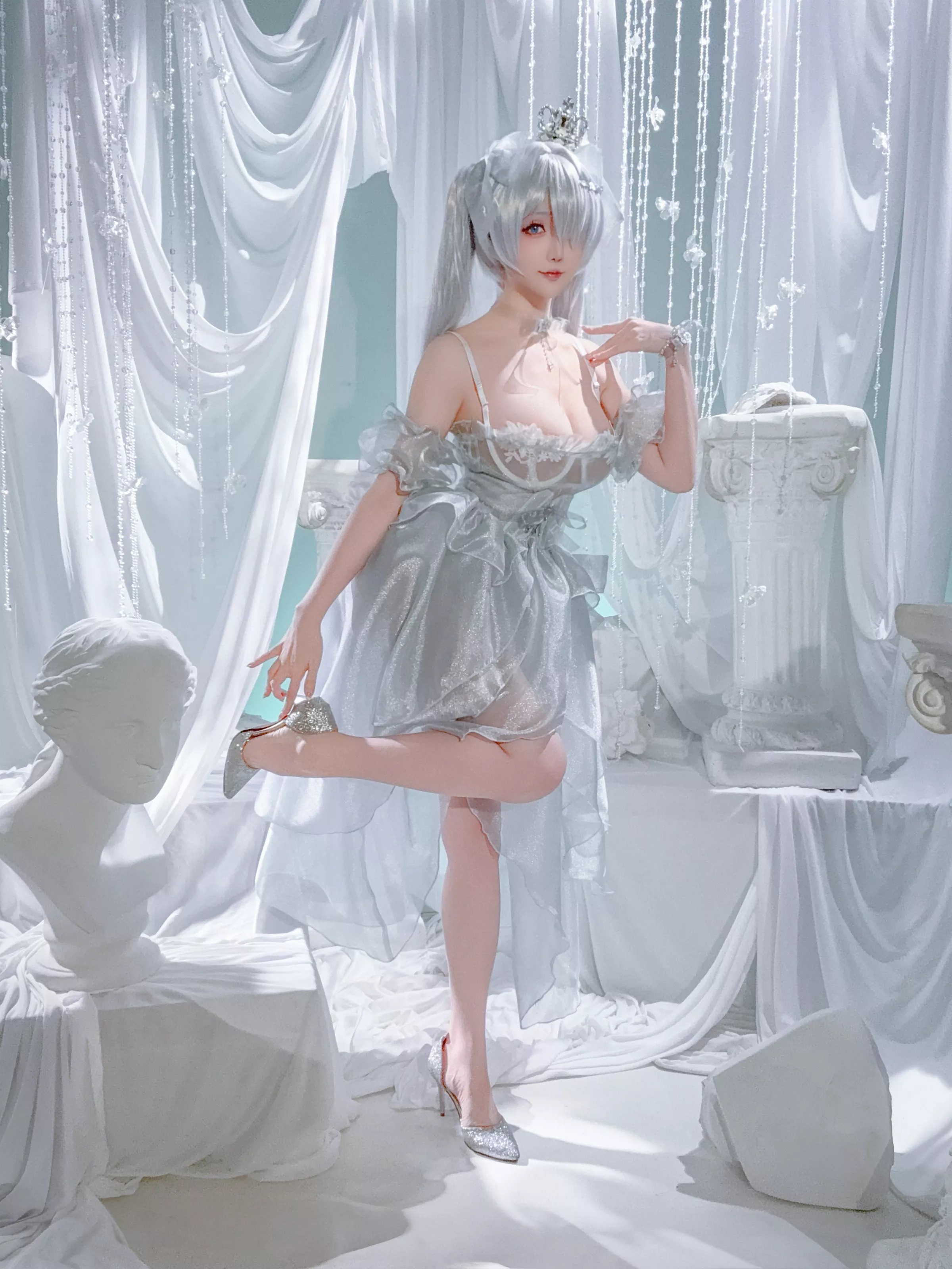 Coser小姐姐星之迟迟25年3月计划D灰姑娘主题性感灰色薄纱长裙秀丰腴身姿诱惑写真37P