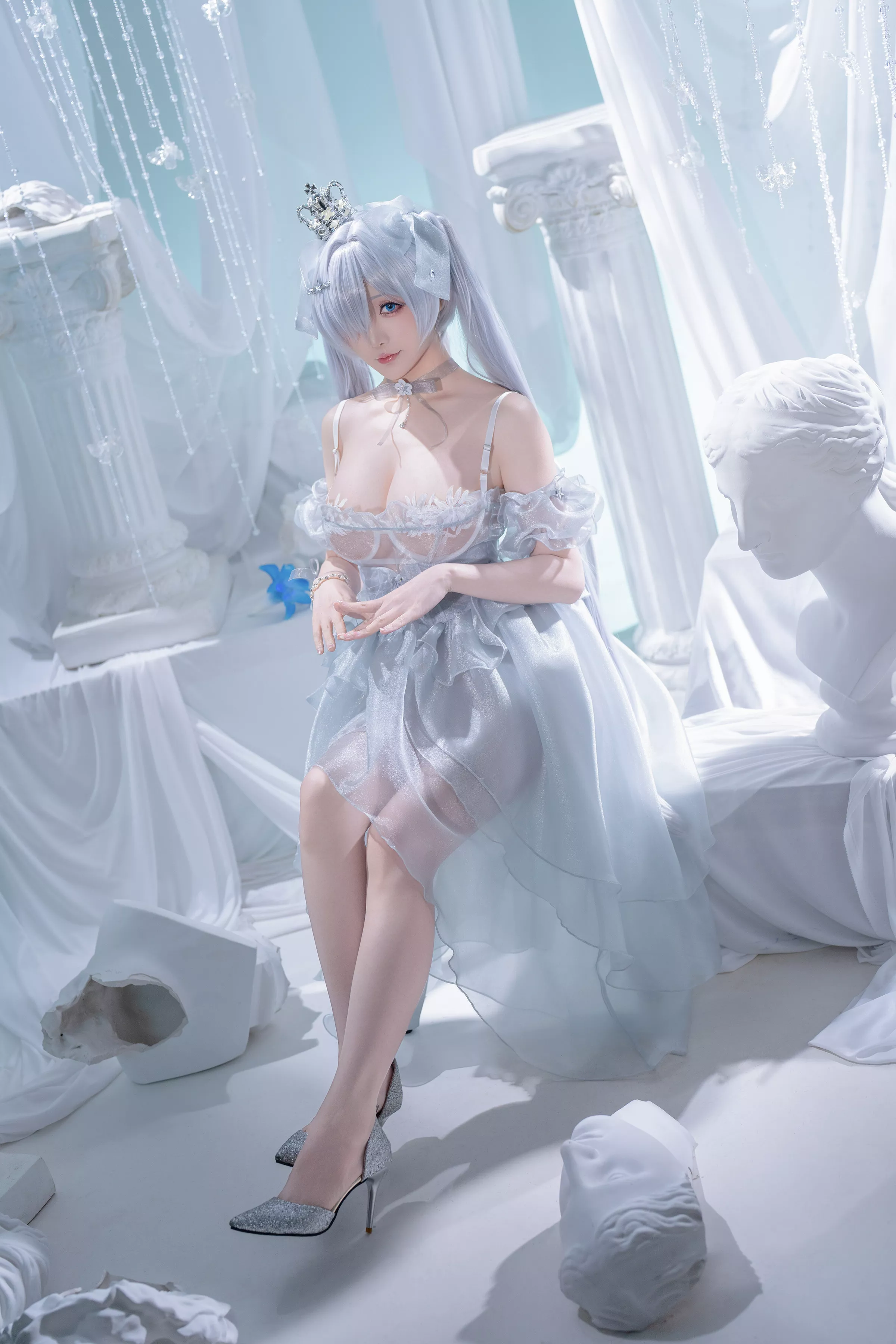 Coser小姐姐星之迟迟25年3月计划D灰姑娘主题性感灰色薄纱长裙秀丰腴身姿诱惑写真37P