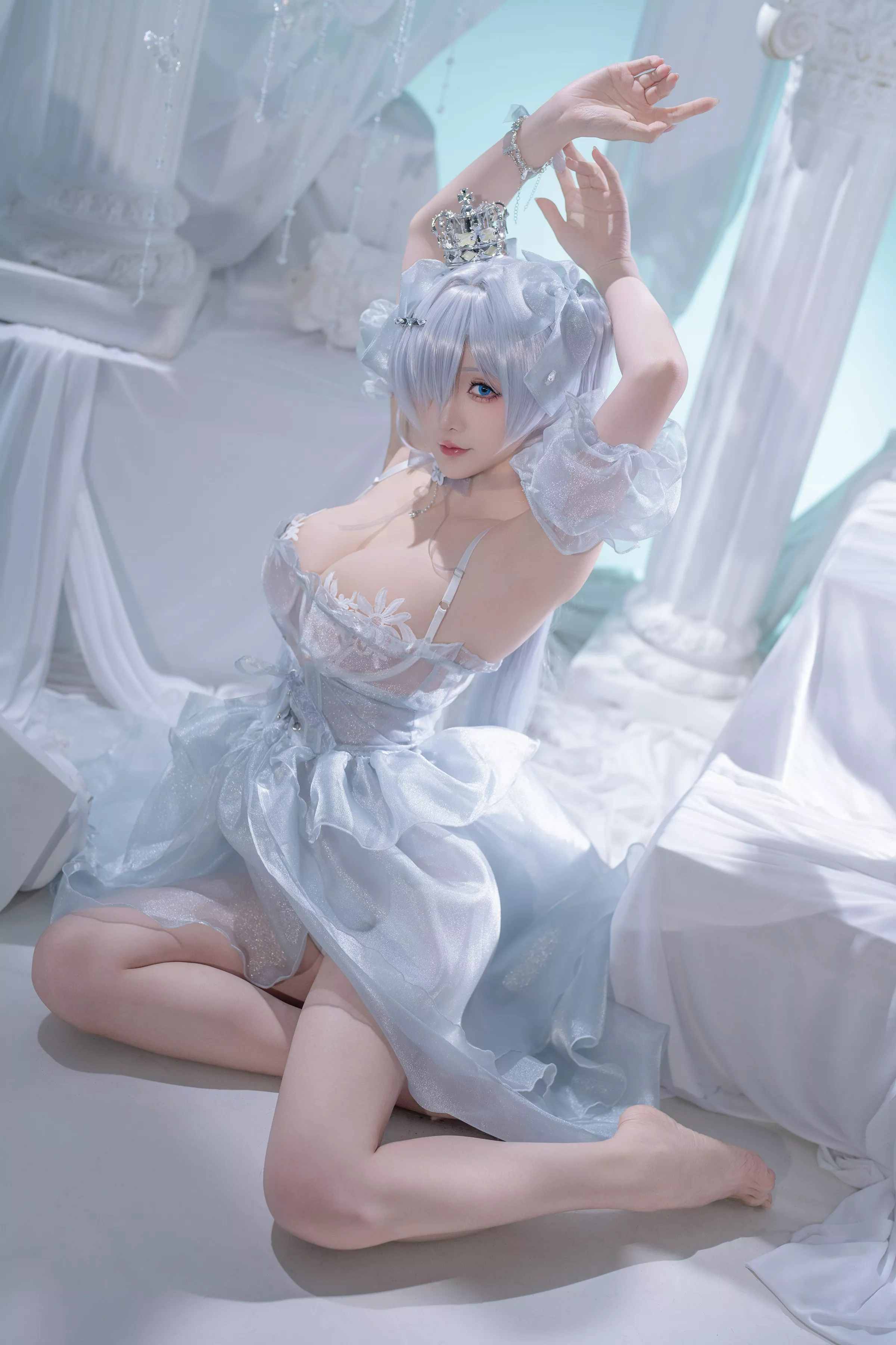 Coser小姐姐星之迟迟25年3月计划D灰姑娘主题性感灰色薄纱长裙秀丰腴身姿诱惑写真37P