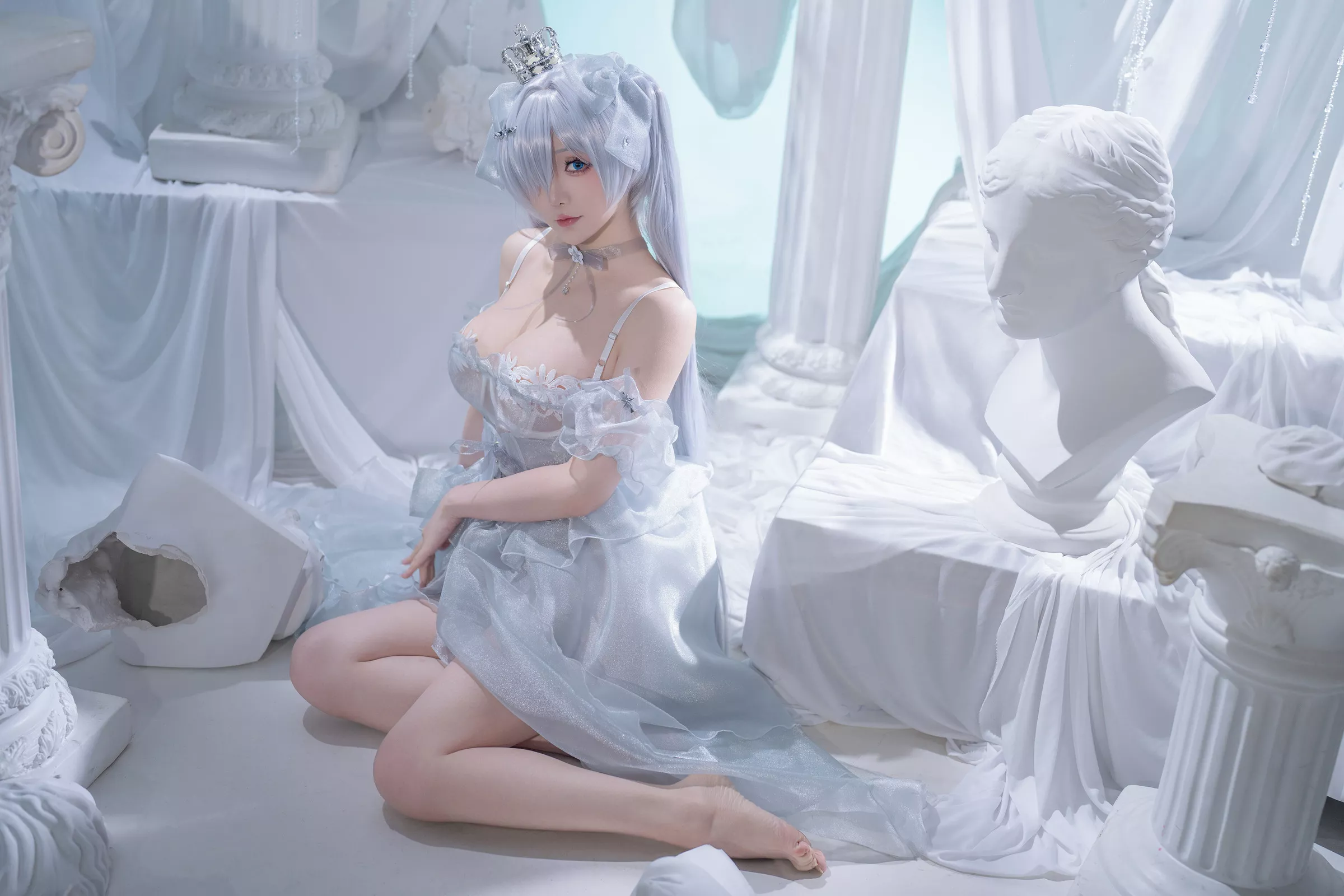 Coser小姐姐星之迟迟25年3月计划D灰姑娘主题性感灰色薄纱长裙秀丰腴身姿诱惑写真37P