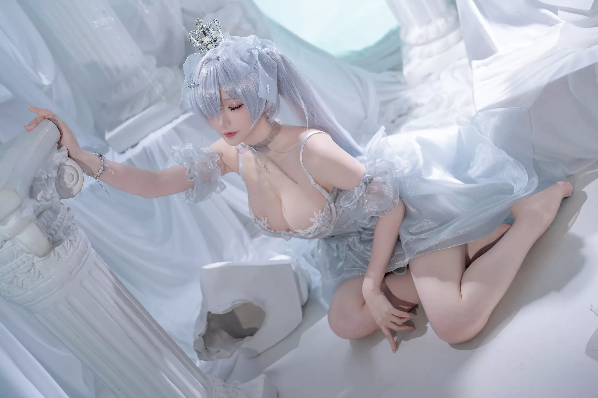 Coser小姐姐星之迟迟25年3月计划D灰姑娘主题性感灰色薄纱长裙秀丰腴身姿诱惑写真37P