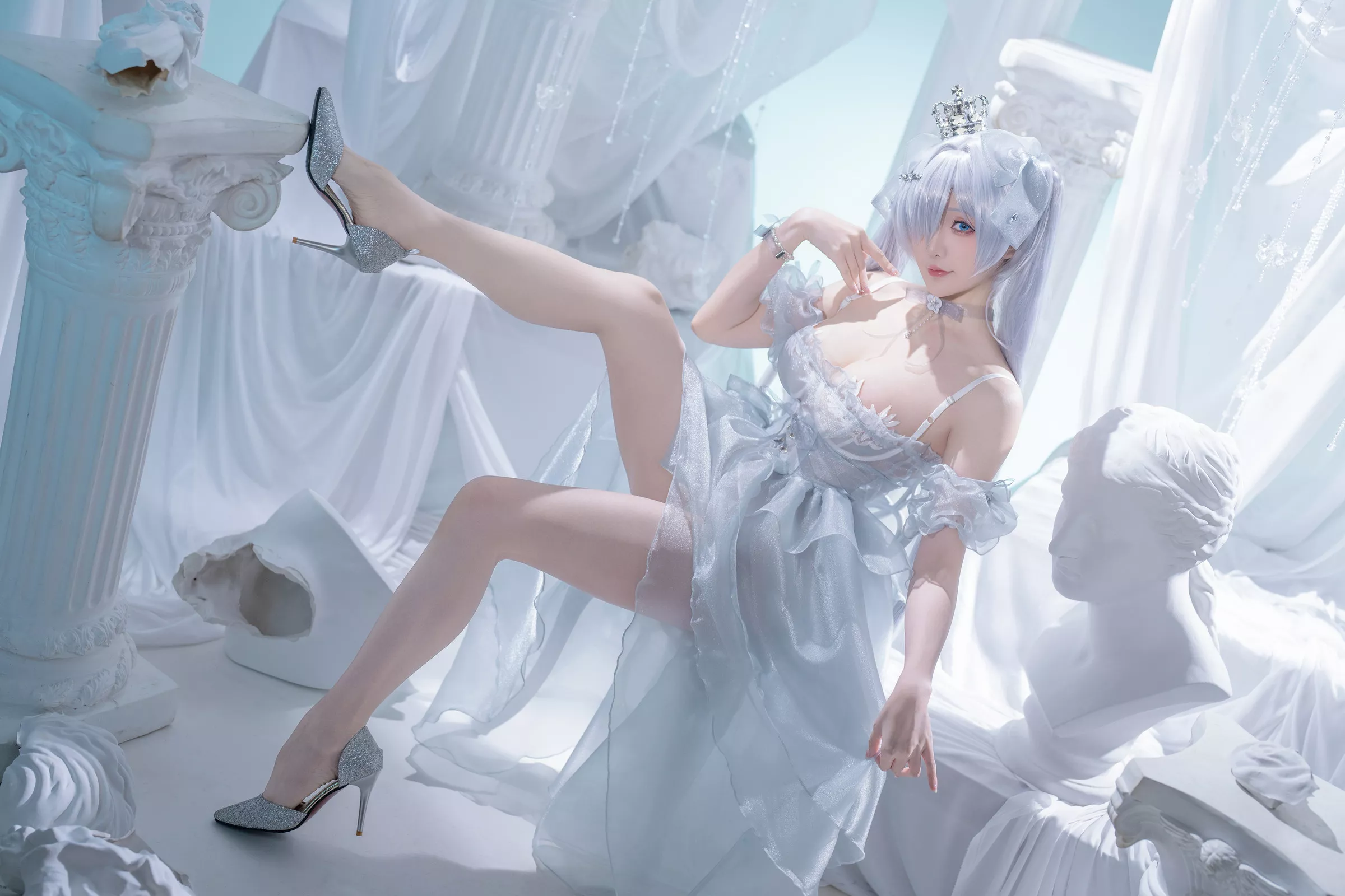 Coser小姐姐星之迟迟25年3月计划D灰姑娘主题性感灰色薄纱长裙秀丰腴身姿诱惑写真37P