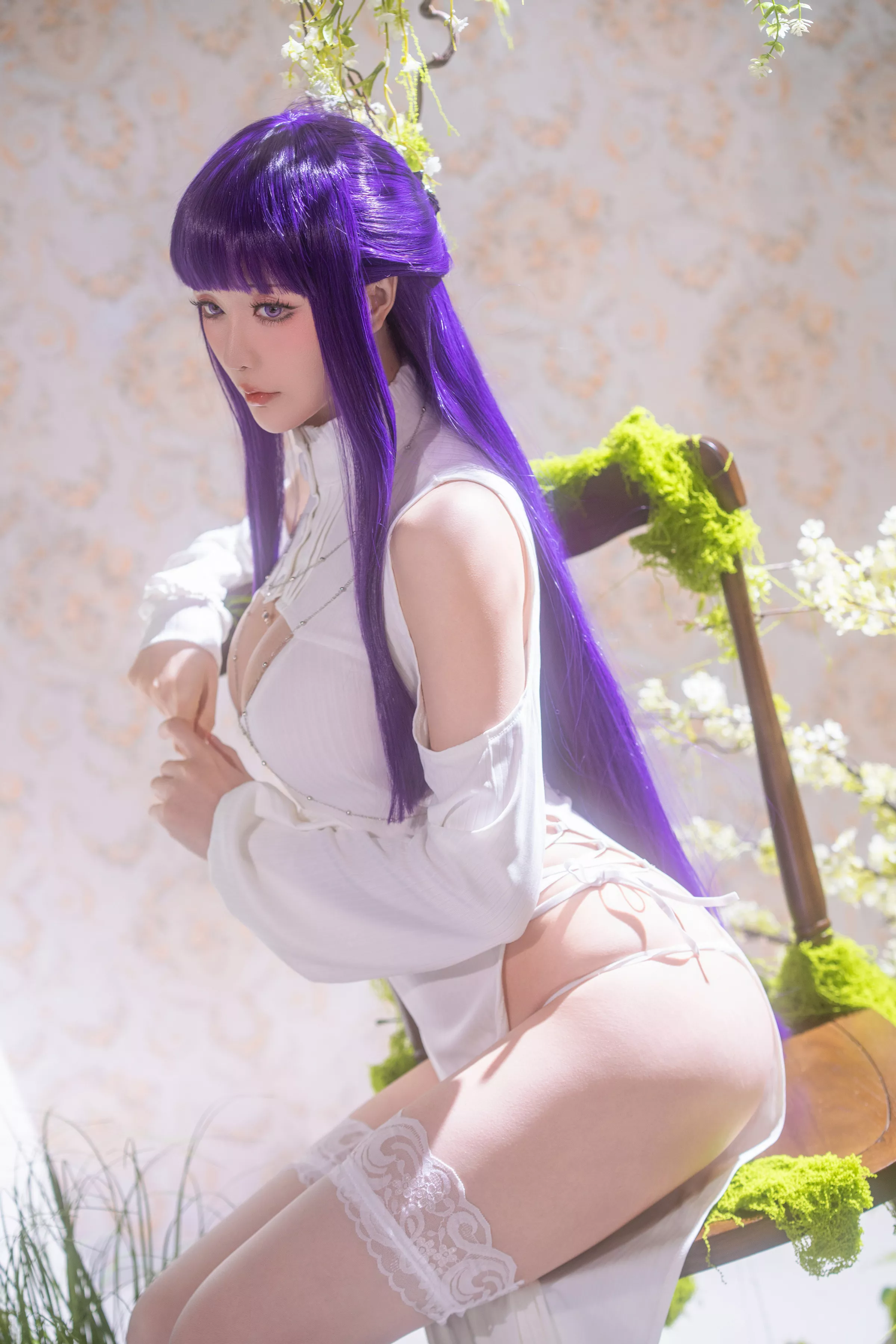 Coser小姐姐星之迟迟25年3月计划E菲伦同人主题白色旗袍配白丝袜秀完美身材性感写真67P