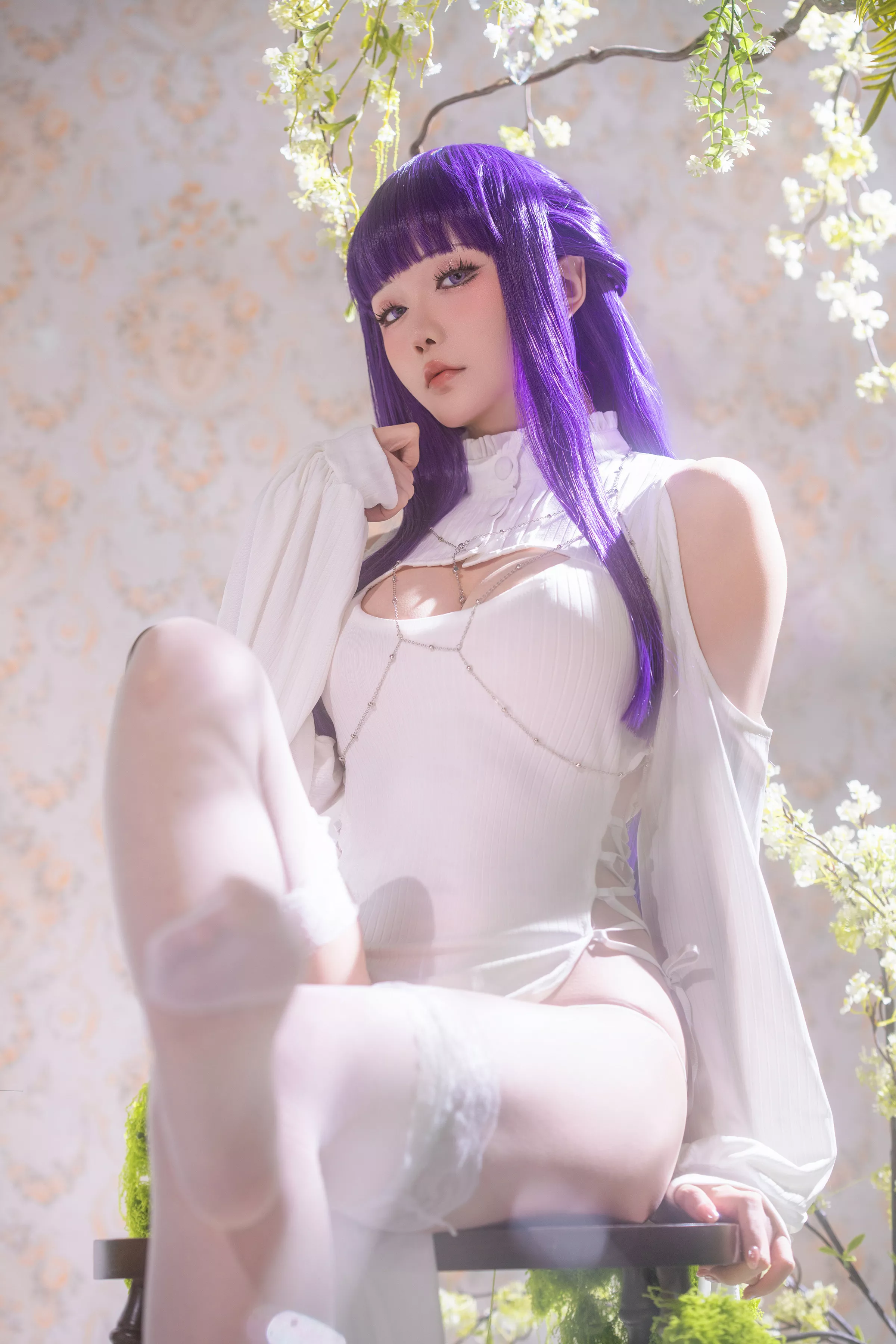 Coser小姐姐星之迟迟25年3月计划E菲伦同人主题白色旗袍配白丝袜秀完美身材性感写真67P