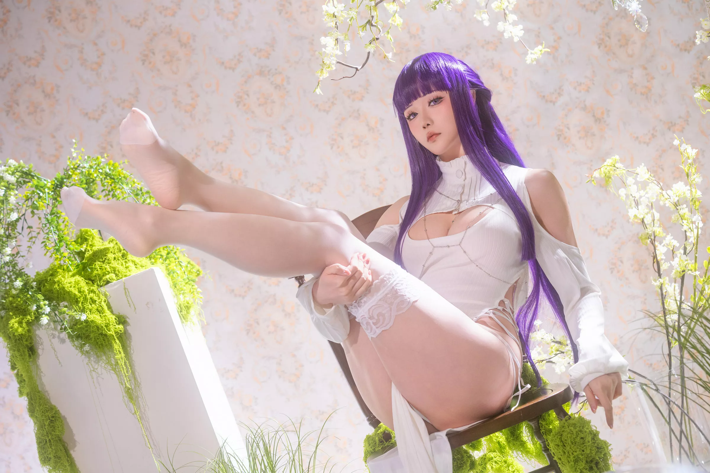 Coser小姐姐星之迟迟25年3月计划E菲伦同人主题白色旗袍配白丝袜秀完美身材性感写真67P