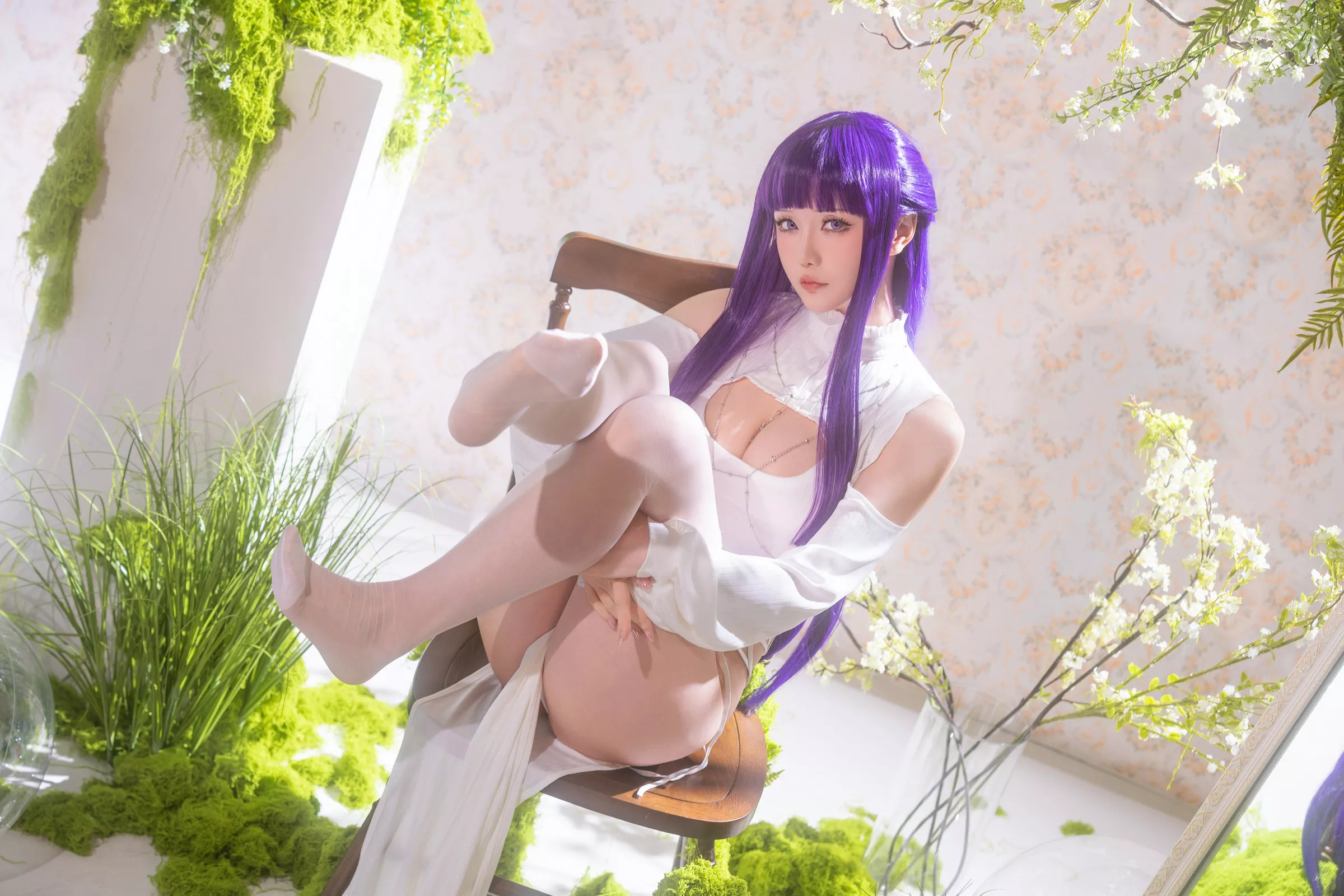 Coser小姐姐星之迟迟25年3月计划E菲伦同人主题白色旗袍配白丝袜秀完美身材性感写真67P