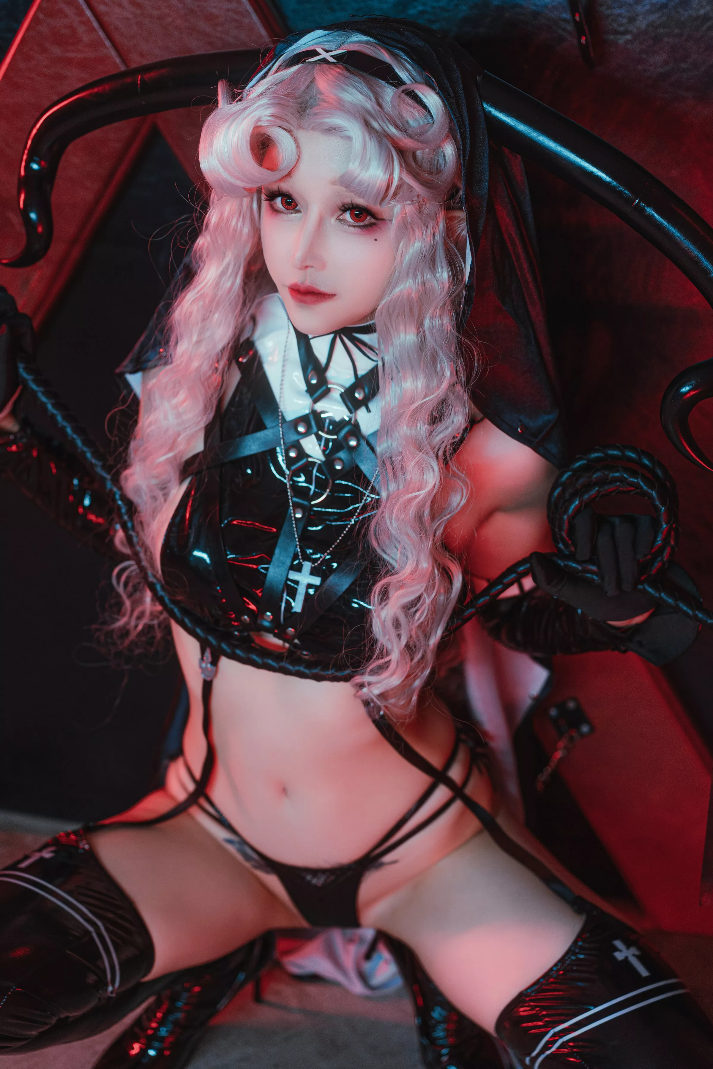 网络美女鹿八岁baby修女审判日主题性感黑色皮质情趣内衣配黑皮吊袜秀美腿诱惑写真71P