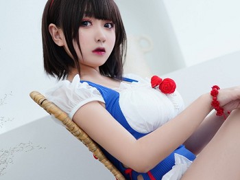 动漫博主恩田直幸夏日泳装白雪姬主题私房性感服饰配白丝袜秀美腿诱惑写真40P