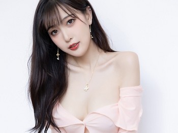 XiuRen第5544期_模特林星阑性感粉色套装配超薄无内肉丝秀曼妙身姿诱惑写真81P