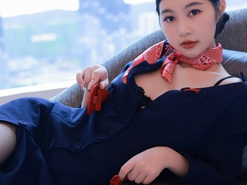 XiuRen第5579期_模特谢晚晚澳门旅拍深蓝色空姐制服半脱露蕾丝内衣诱惑写真61P