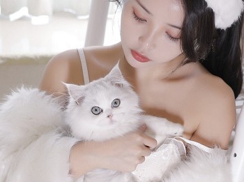 网络美女苏嫣嫣阿姨初冬主题私房脱白色绒毛外衣露性感白色内衣迷人诱惑写真31P