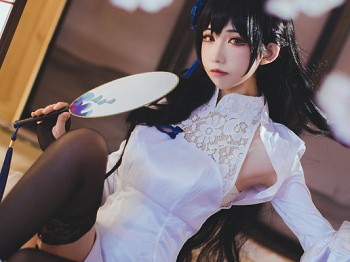 网络美女Coser衣衣95玉玲珑主题私房性感白色旗袍服饰配黑色蕾丝吊袜诱惑写真50P