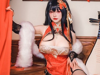 网络美女Coser衣衣碧蓝航线大凤旗袍主题性感红色露胸旗袍配黑丝网袜诱惑写真35P