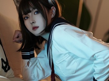 网络美女Natsuko夏夏子大尾巴喵主题私房性感JK制服配超薄黑丝秀美腿诱惑写真50P
