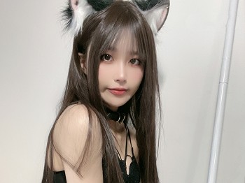 Coser美女布丁大法黑森林慕斯主题性感女仆装配黑丝袜露蕾丝内裤诱惑写真75P