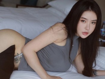 XiuRen第6648期_女神Manuela玛鲁娜户外抹胸服+室内紧身衣秀丰满身材诱惑写真64P