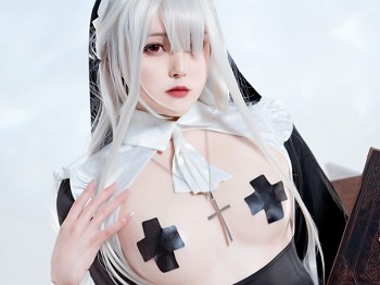 网络美女Natsuko夏夏子反差修女主题私房黑色情趣修女服饰露豪乳遮点诱惑写真40P