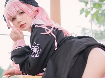 网络美女花铃下江小春主题教室里脱性感学生装露粉色横条内衣秀美腿诱惑写真99P