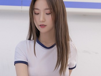 XiuRen第7030期_模特杏子Yada体检主题性感白色高开叉服饰秀曼妙身姿诱惑写真76P