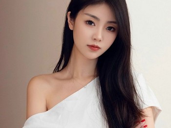 XiuRen第7457期_模特可乐Vicky性感白色上衣配粉色短裙露原色丝袜妩媚诱惑写真95P