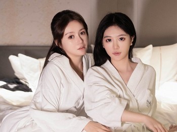 XiuRen第7579期_模特合集女神幼幼＆唐宁宁浴室性感白色浴袍秀惹火身材诱惑写真73P