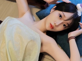 XiuRen第7677期_模特玥儿玥er济州岛旅拍大长今服饰半脱秀完美身姿迷人诱惑写真66P