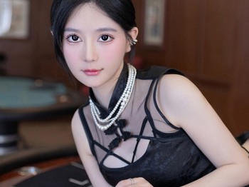 XiuRen第7753期_模特幼幼荷官扮演性感黑色旗袍露蕾丝内衣配超薄黑丝诱惑写真80P