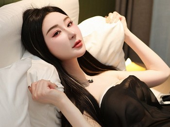 XiuRen第7967期_模特田兮白性感黑色情趣旗袍配超薄黑丝秀丰腴身姿撩人诱惑写真83P