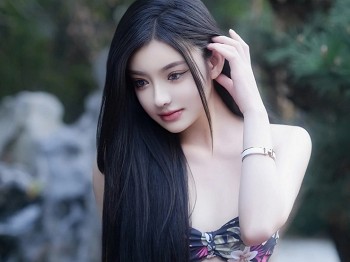 XiuRen第7996期_新人模特伊雪儿户外性感深色花纹比基尼秀完美身材靓丽迷人写真58P