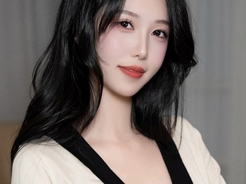 XiuRen第8019期_模特利世技师情节性感白色蕾丝内衣配黑丝袜秀曼妙身姿诱惑写真82P
