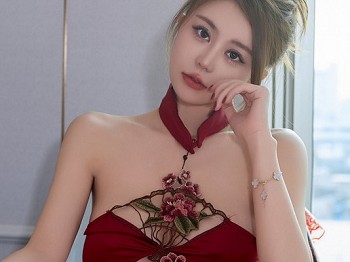 XiuRen第8036期_模特tina_甜仔新年主题红色上衣配魅惑黑丝秀凹凸身材性感写真80P