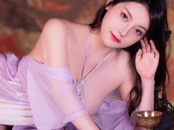 XiuRen第8059期_模特豆瓣酱性感轻透紫色古装服饰透视秀惹火身材极致诱惑写真80P