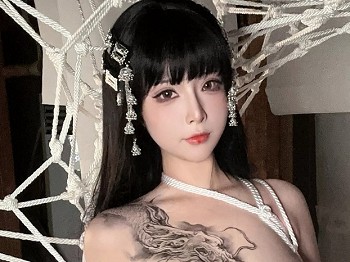 网络美女yuuhui玉汇白龙吟主题私房性感白色薄纱服饰露傲人豪乳遮点秀惹火身材诱惑写真40P