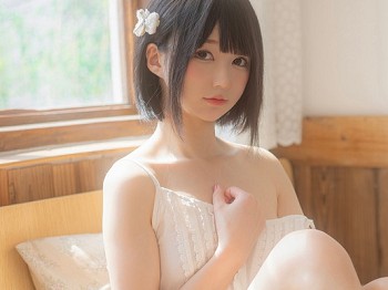 网红美女NAGISA魔物喵夏休的日记主题性感白色吊带短裙配白色短袜秀白嫩美腿诱惑写真100P