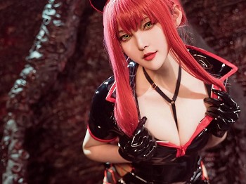 网络美女Natsuko夏夏子玛奇玛护士主题性感黑色皮质护士服配黑丝吊袜秀曼妙身姿诱惑写真72P